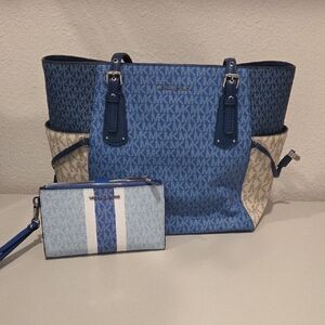 Michael Kors Blue and Cream Signature Tote with Striped Wristlet. NEW